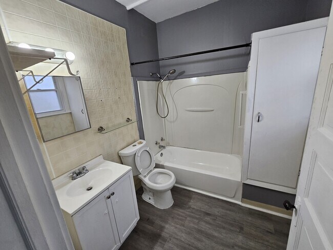 Building Photo - 3433 W 41st St