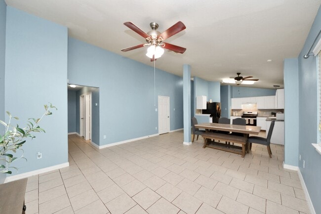 Building Photo - 20919 New Leaf Ct