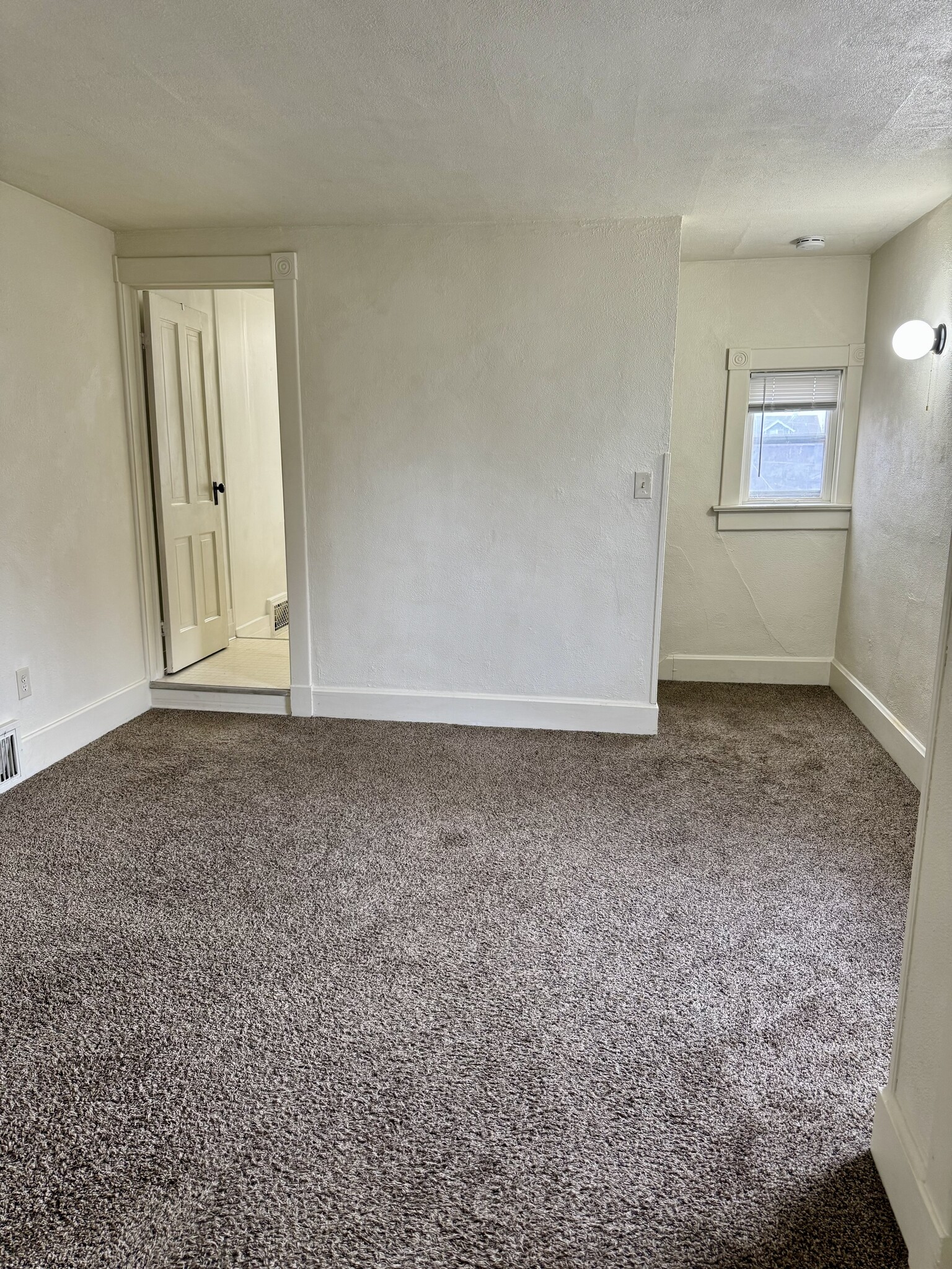 Building Photo - 2325 McKinley Ave