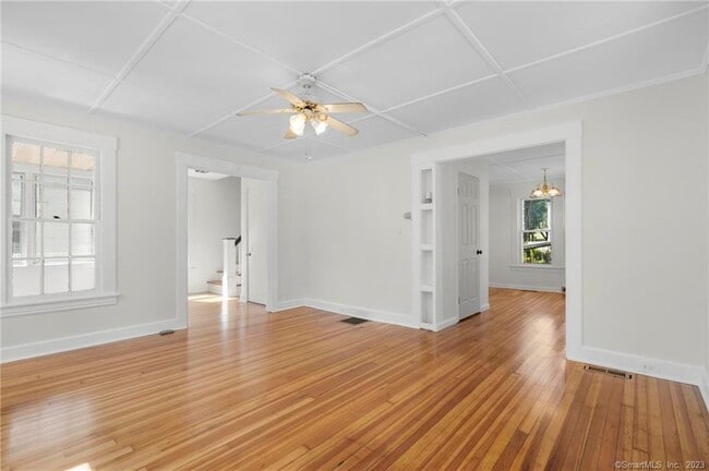 Building Photo - 22 Sycamore Ln