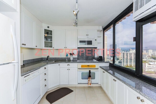 Building Photo - Fully furnished 2 bdrm / 2 bath / 1 parking unit at The Windsor Waikiki
