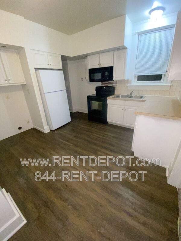 Building Photo - 816-818 W. Iowa St.