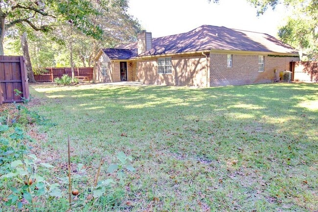 Building Photo - 809 Barrington Dr