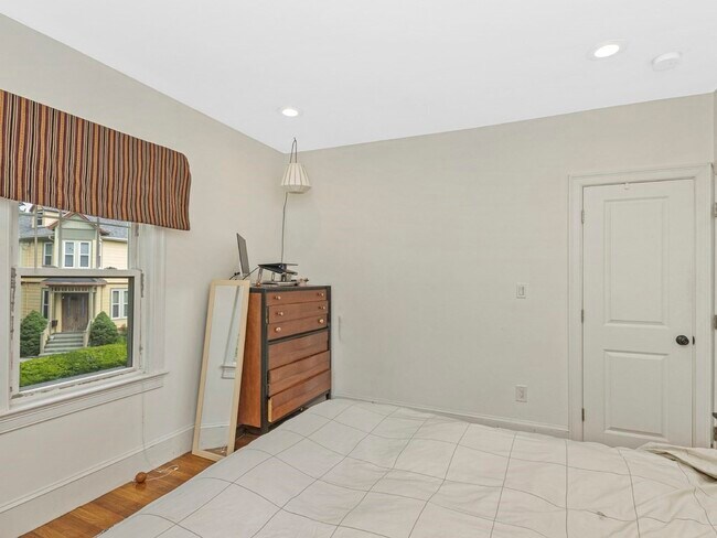 Building Photo - 195 Savin Hill Ave