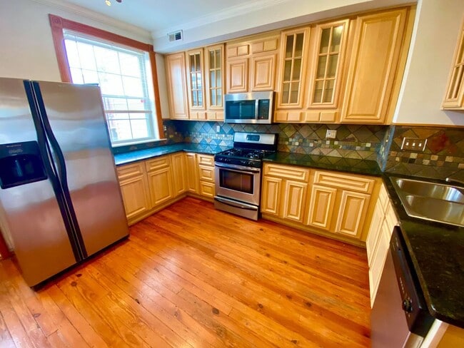 Building Photo - Exceptional 2bed/3ba Patterson Park Home - Large Rear Deck & Parking Pad!