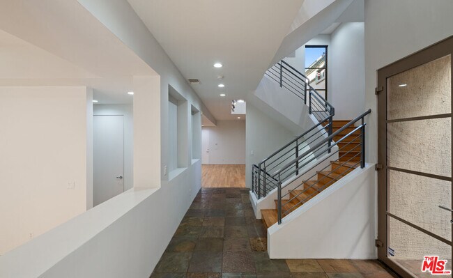 Building Photo - 143 Union Jack Mall