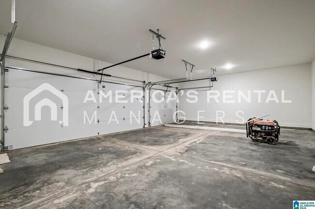 Building Photo - Rare 5 Bedroom Home for Rent!