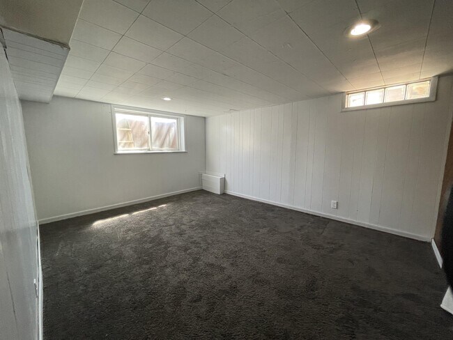 Building Photo - 837 25th Ave N