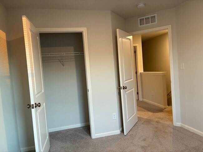 Building Photo - 105 S Osprey Ct