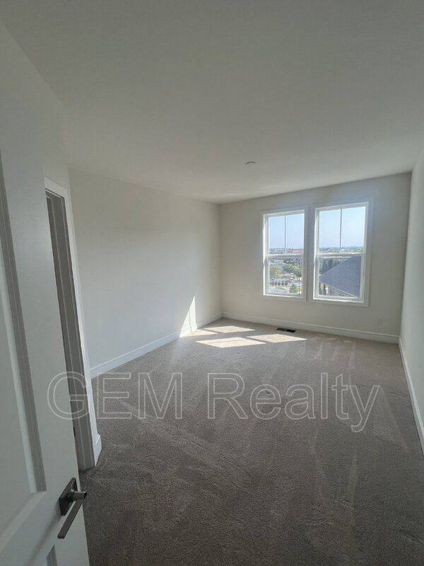 Building Photo - 42710 Darala Dr