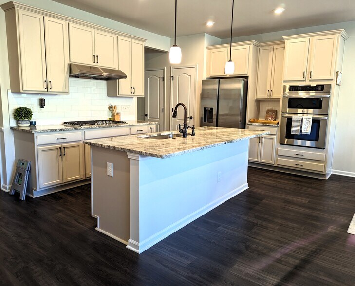 Building Photo - 4709 Broomfield Way