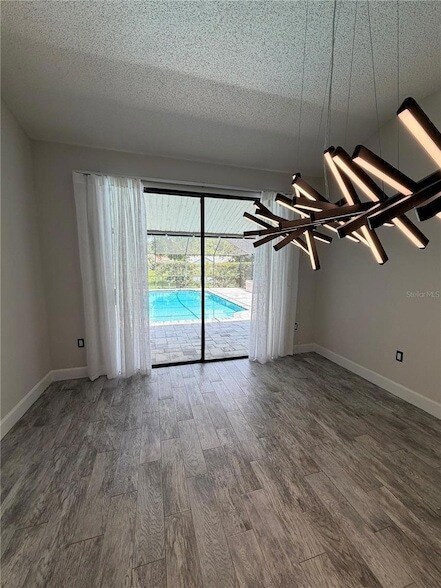 Building Photo - 3221 Oakwood Pl