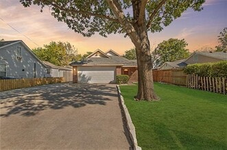 Building Photo - 1610 N Nelson St