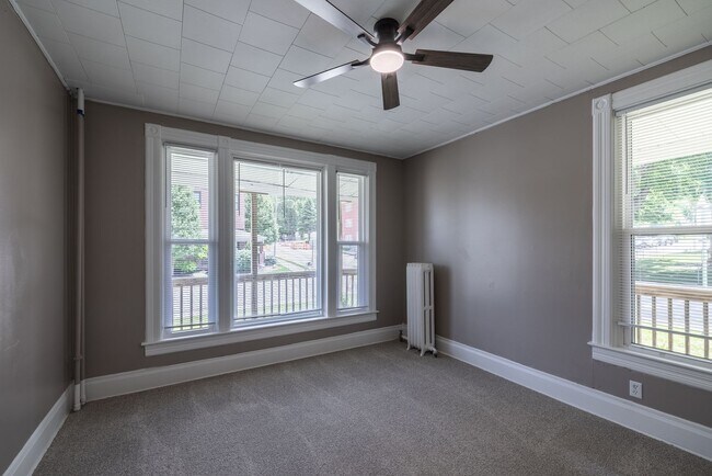 Building Photo - 5 Bedroom 2.5 Bath Midtown Home