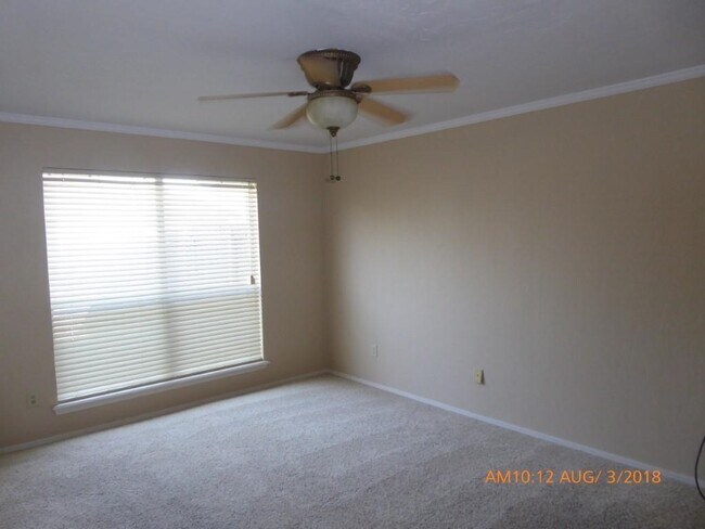 Building Photo - 4302 SW Parkridge Blvd