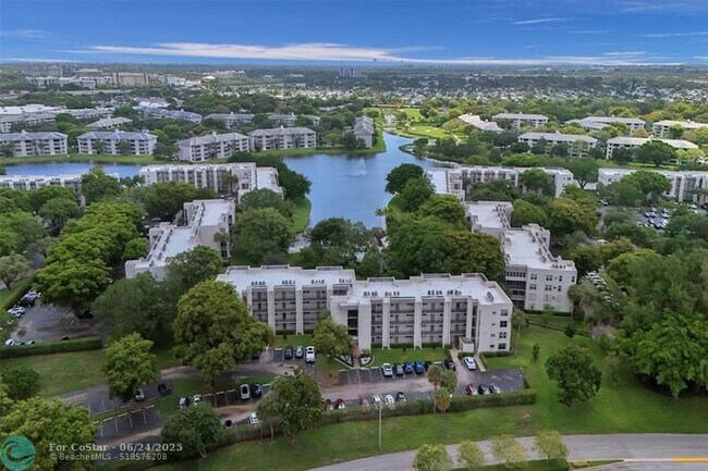 Building Photo - 9480 Poinciana Pl