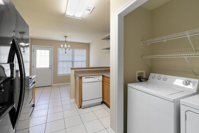 Building Photo - Cute 4 Bed 2 Bath Home in Bentonville School District