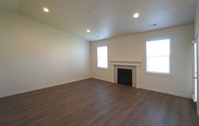 Building Photo - 3551 N Tansy Pl