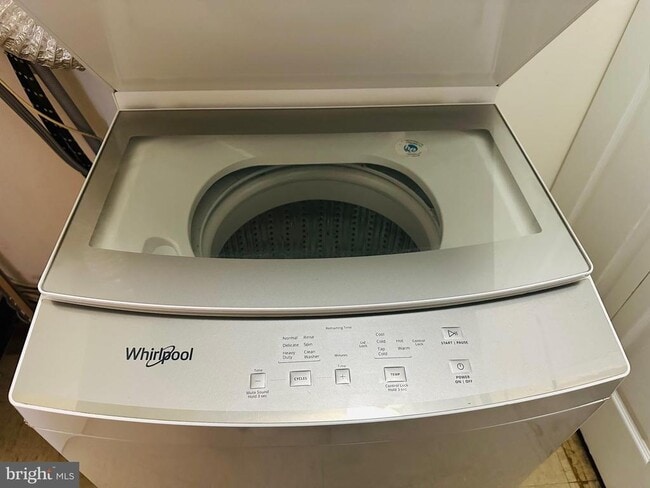 Building Photo - 11401 Commonwealth Dr