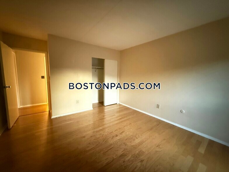 Building Photo - 50 Broadlawn Park