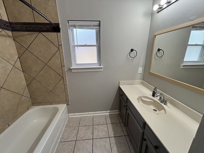 Building Photo - 326 Stoney Creek Ave