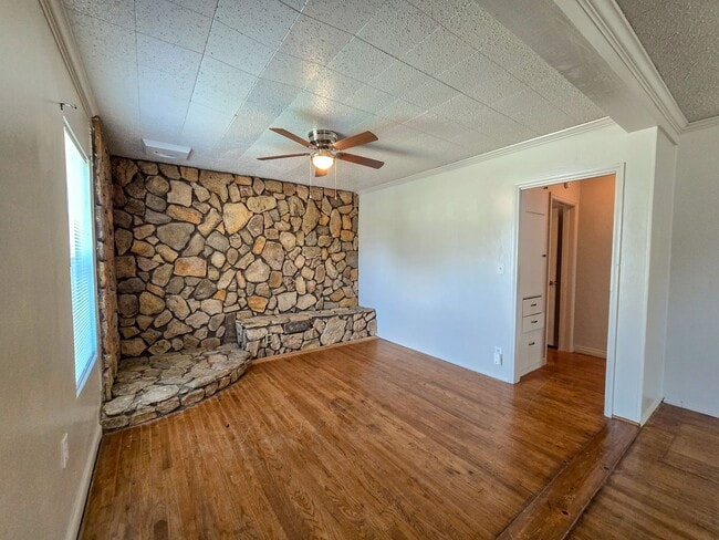 Building Photo - Cute 2 bedroom & 1 bath Home in Shawnee!