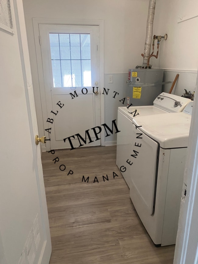 Building Photo - 150 Mono Ave