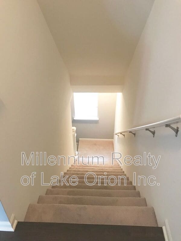 Building Photo - 1061 N Sherman Dr