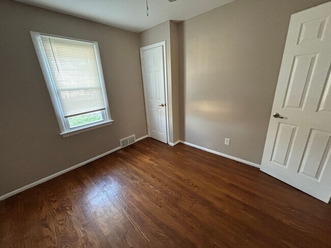 Building Photo - Charming 3 bedroom home