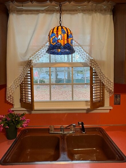 Building Photo - 628 Sunny Ln