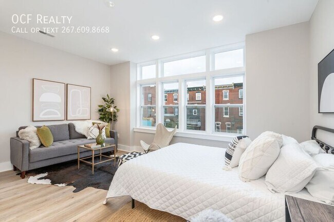 Building Photo - 2825 W Girard Ave