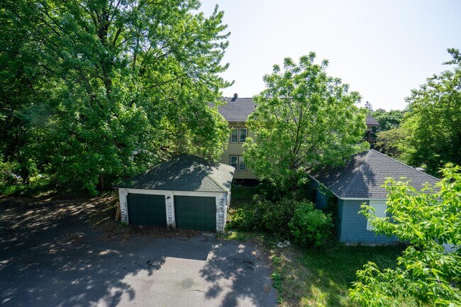 Building Photo - 971 Lancaster Ave