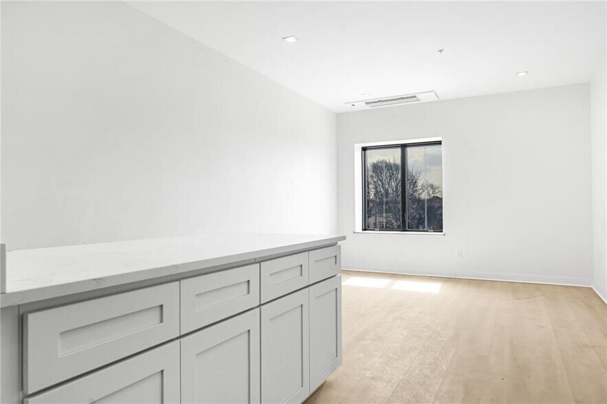 Building Photo - 50 Murray St