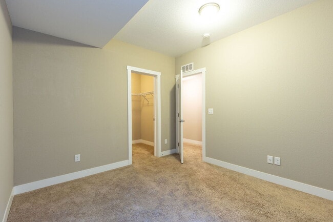Building Photo - 6bd/4.5 bath home in Southwest Longmont!