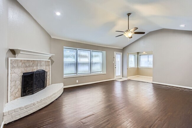 Building Photo - 5607 Circlegate Dr
