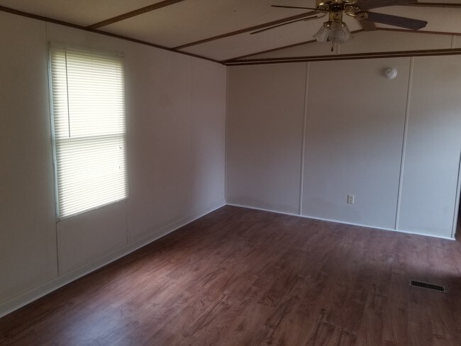 Building Photo - 1079 Reynolds Rd