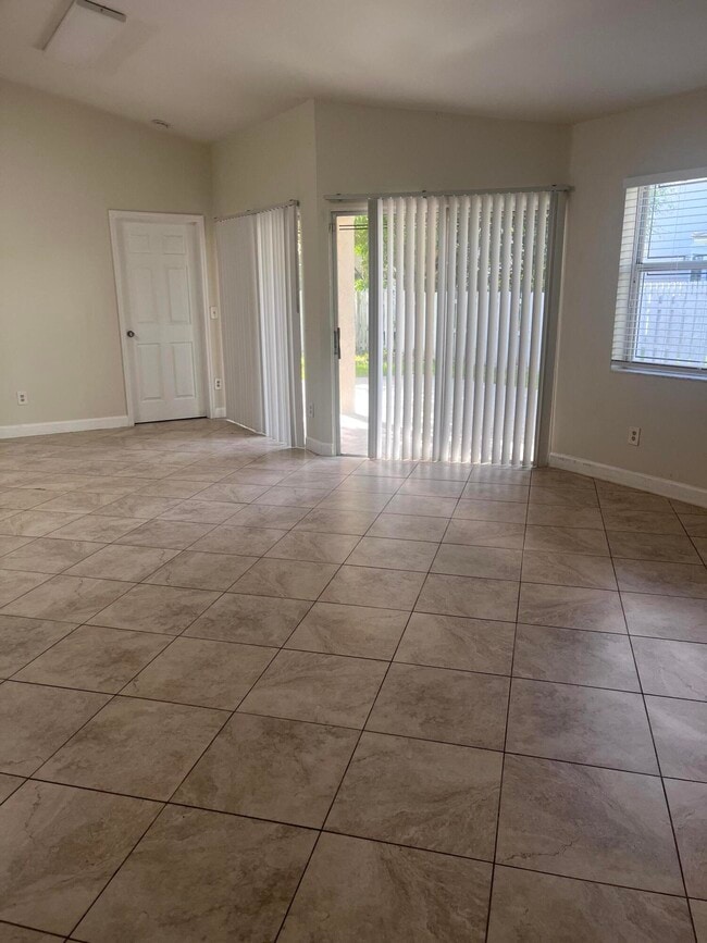 Building Photo - 845 NW 98th Ave