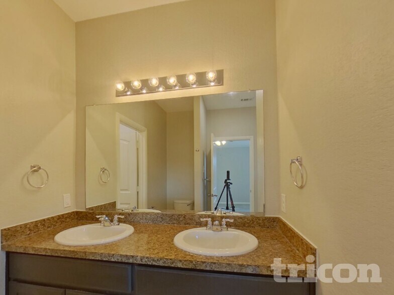 Building Photo - 7904 Mosspark Ln