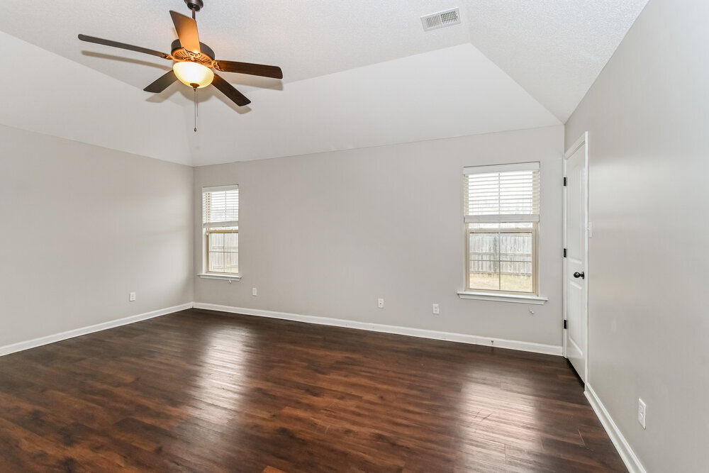 Building Photo - 9440 Darren Cir S