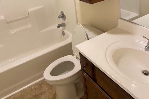 Upstairs Bath - 641 Petro Point Dr