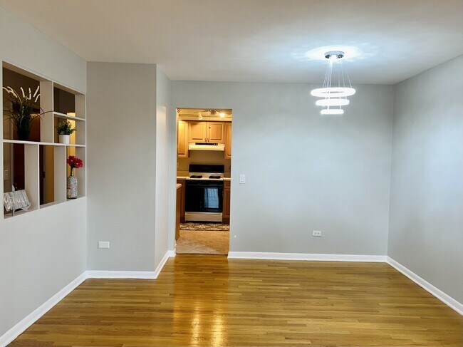 Building Photo - 205 W Miner St