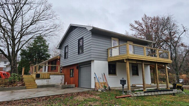 Building Photo - 2002 Woodlea Dr