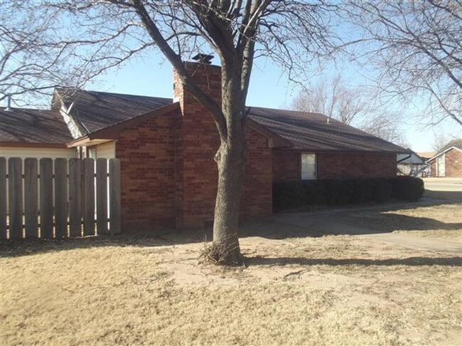 Primary Photo - 202 N Cimarron Dr