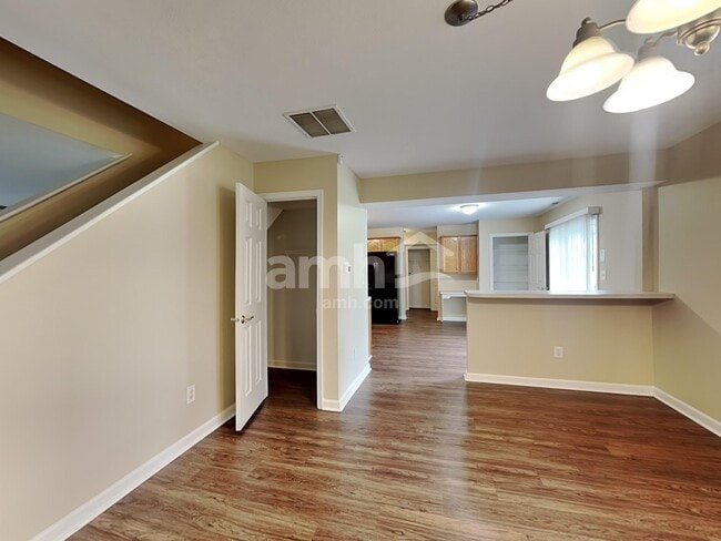 Building Photo - 12523 Doe Ln