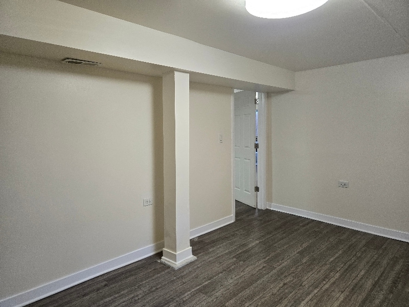 Building Photo - 1309 S Komensky Ave