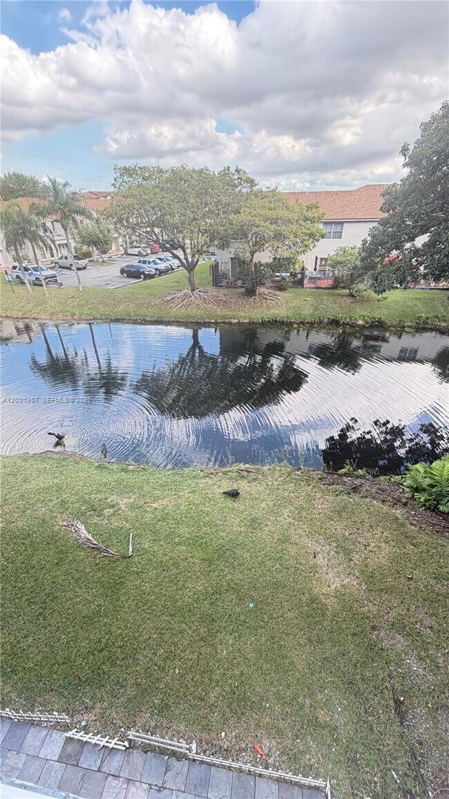 Building Photo - 9375 Fontainebleau Blvd