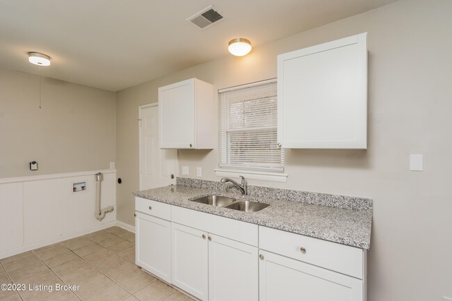 Building Photo - 3113 Maywood Pl