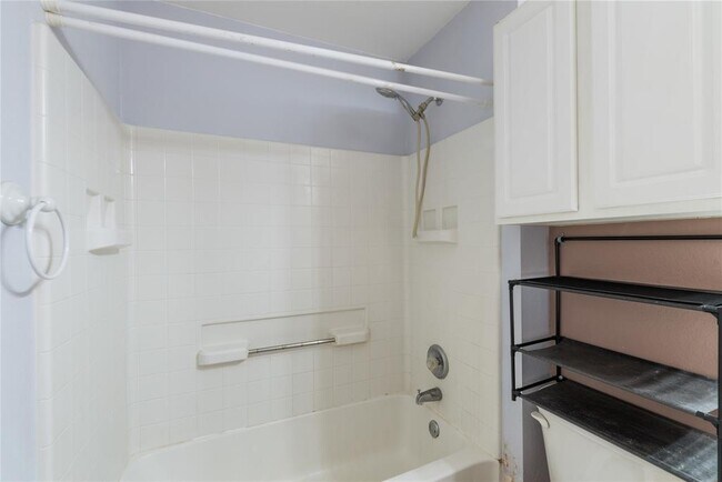 Building Photo - 1329 Amberwood Loop