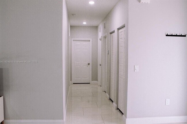 Building Photo - 674 Windermere Dr