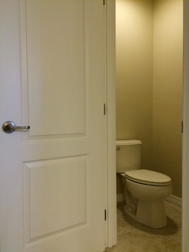 Building Photo - Beautiful 4/5 Bedroom Home in Wyndham Lakes